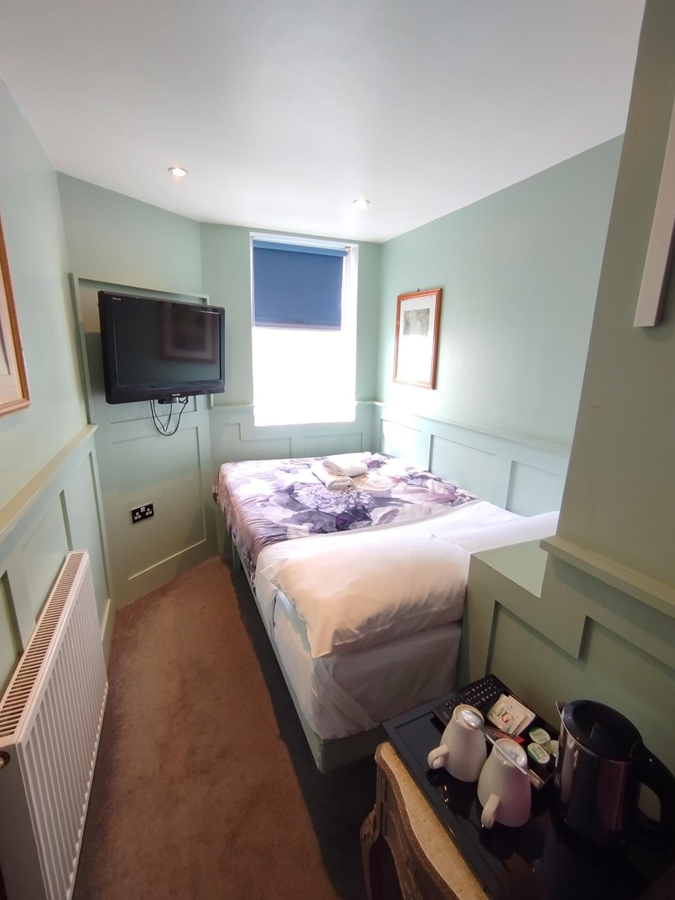 Room, Double Bed, Small