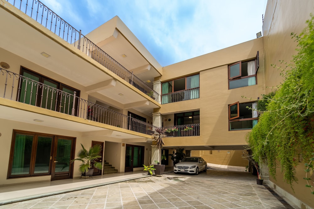 Casa de Las Flores Hotel 25/31