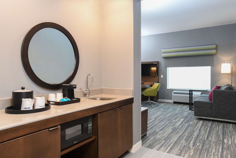 Hampton Inn and Suites Cincinnati Liberty Township 48/49