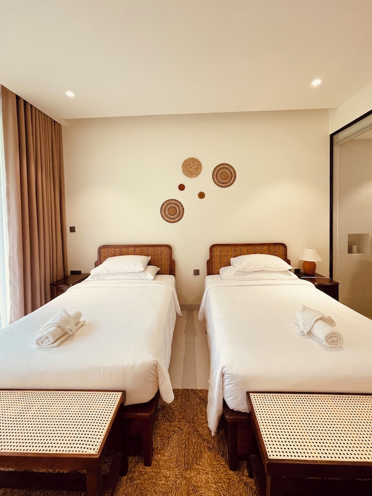 SUPERIOR, TWIN BEDS, HILL SIDE