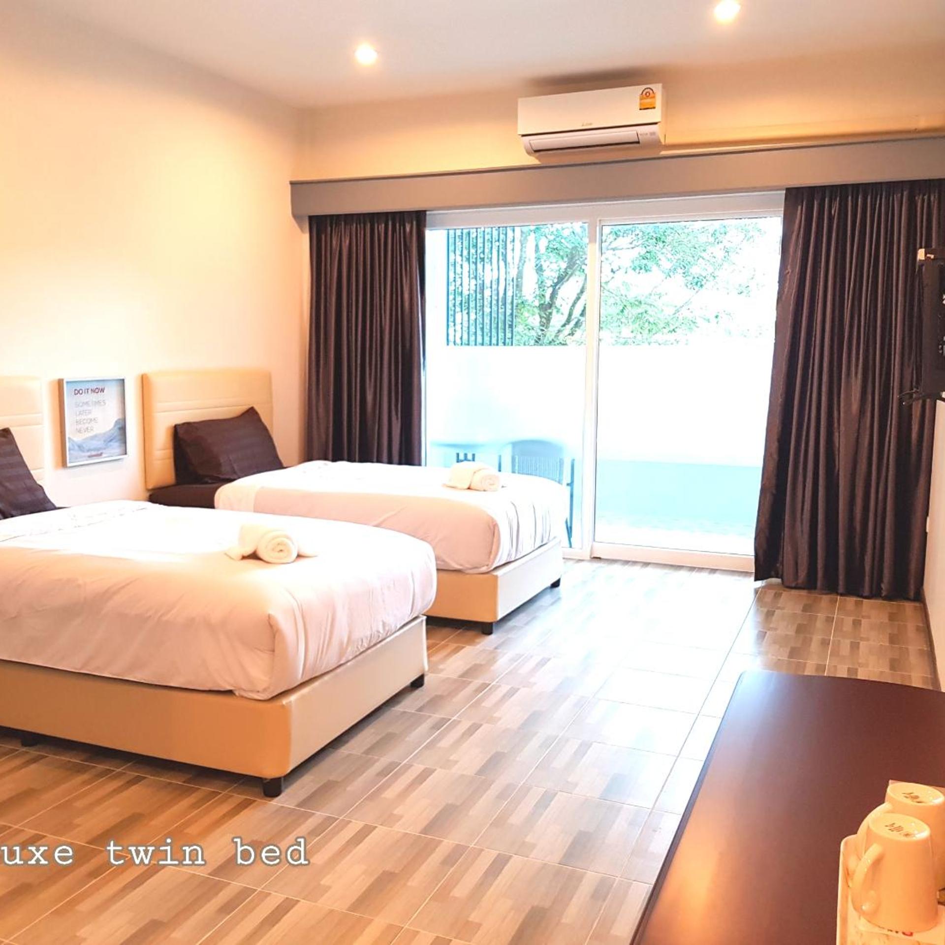 Deluxe, Twin Beds