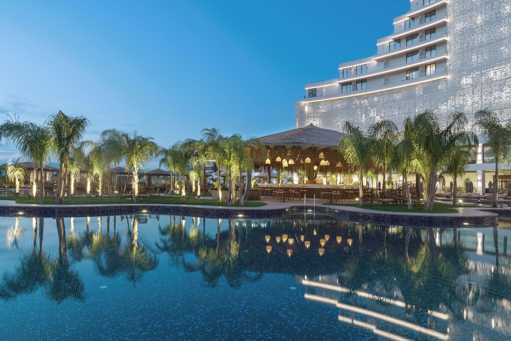 Grand Sapphire Resort in Trikomo