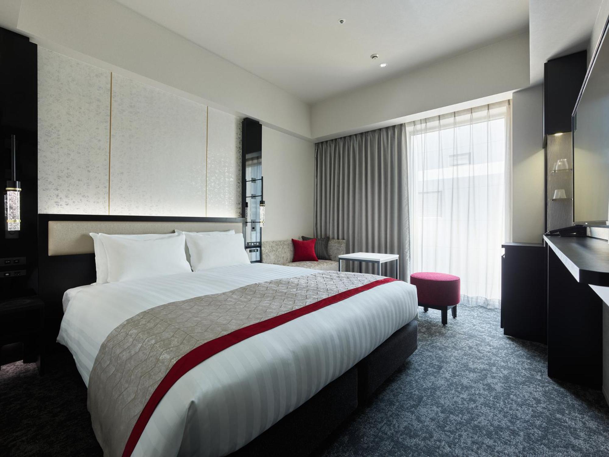 Moderate, Queen Bed