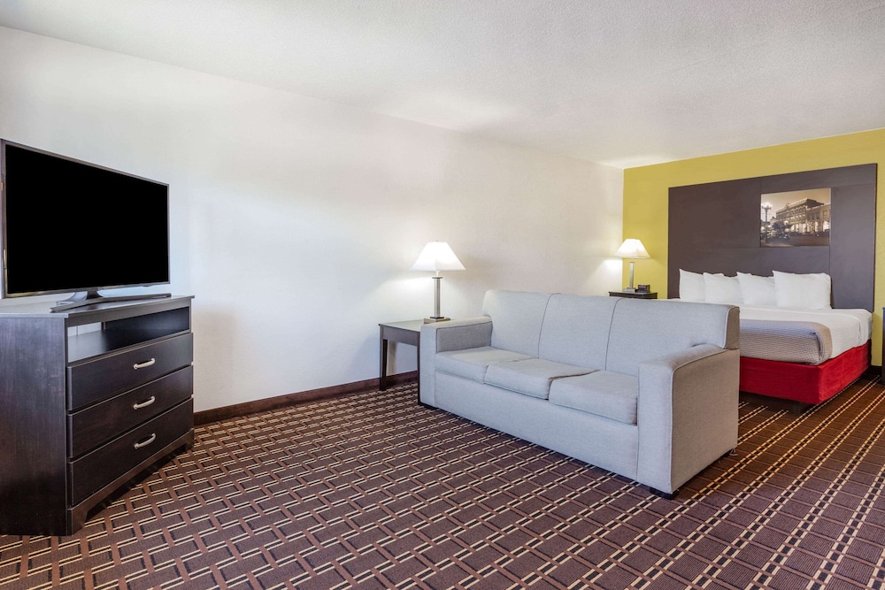 Super 8 By Wyndham La Crosse 32/45