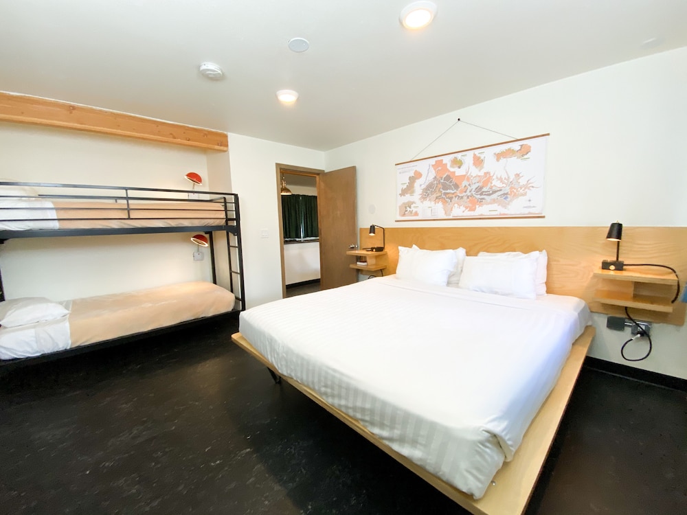 University Inn 20/63