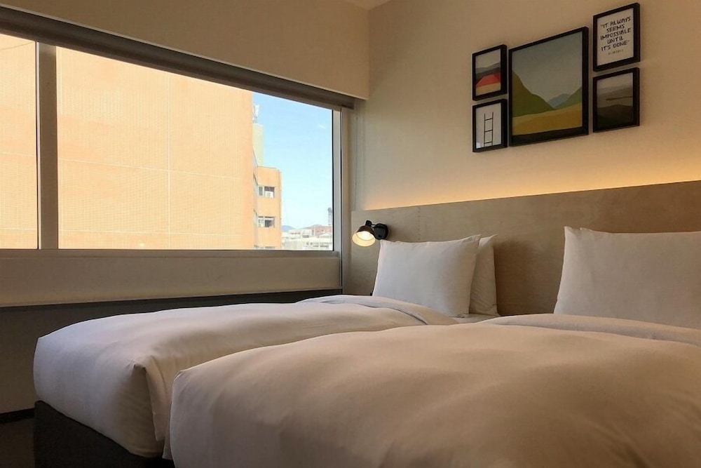 MEDIUM, TWIN BEDS