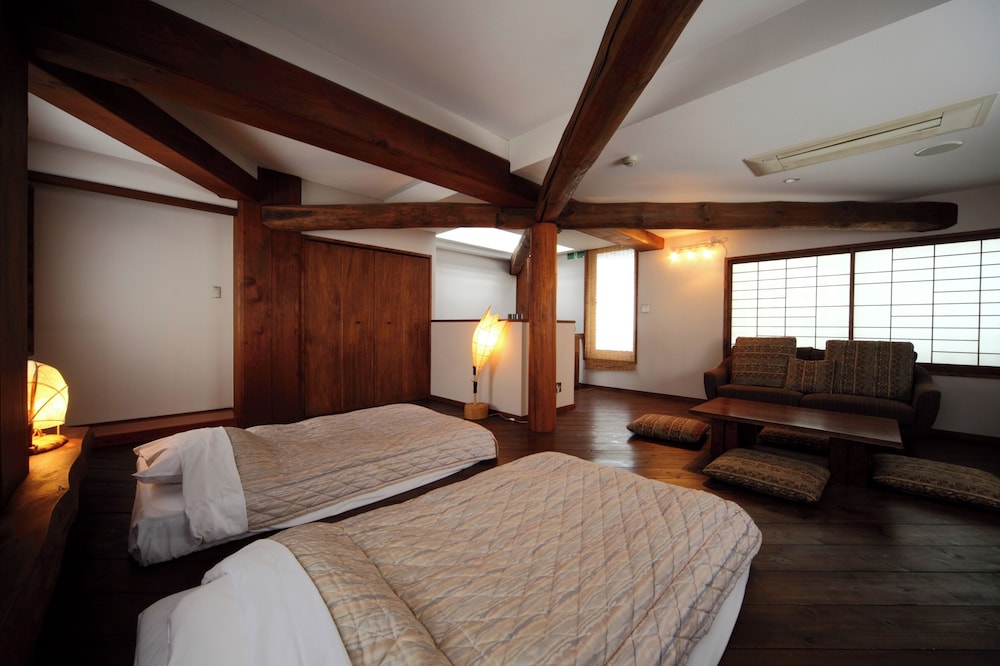 MAISONETTE, SUITE