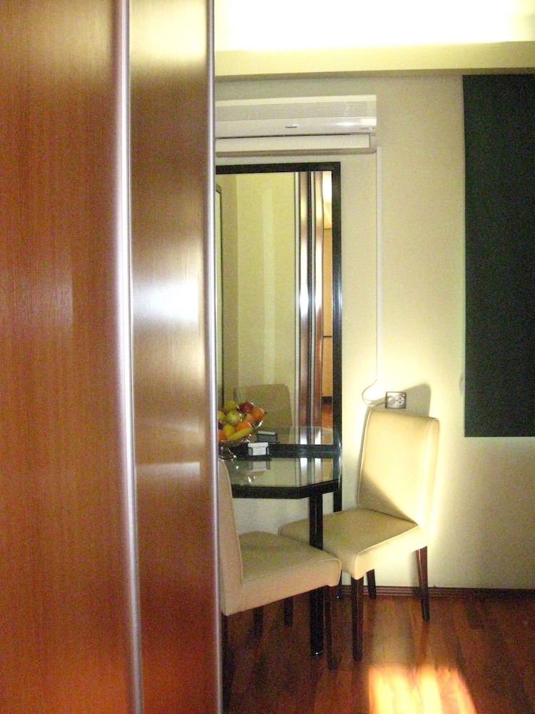 Tania Frankfurt Hotel Bucharest 40/48