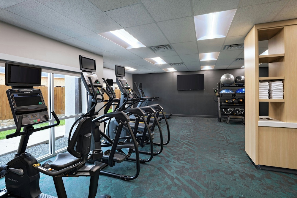 Woodland Suites (ex. Candlewood Suites Weatherford) 15/35