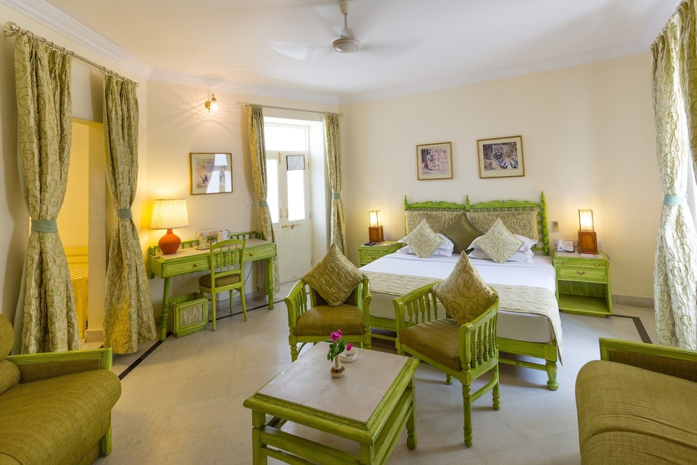 GARDEN HOTEL 26/48