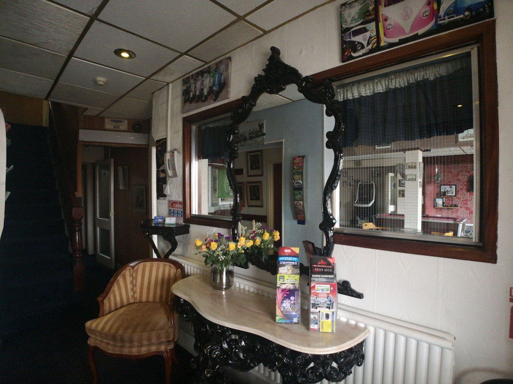 Aunties Coliseum Hotel 3/50