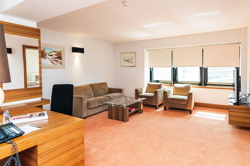 Europe Hotel 32/56