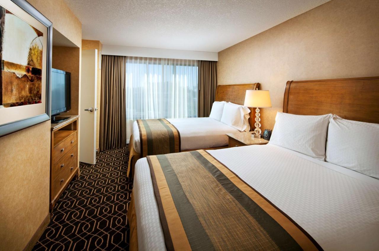 1 BEDROOM, SUITE, 2 QUEEN BEDS, POOL VIEW, SOFA, BATHTUB