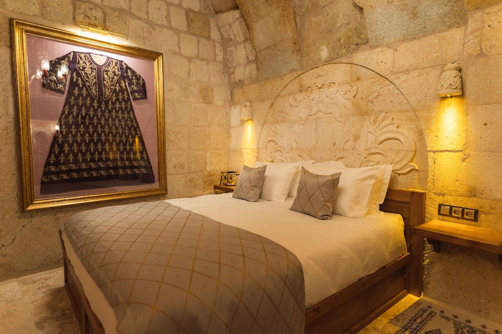 Solo Cave Suites 18/61