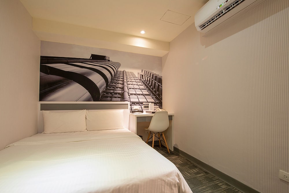 9ine hotel 30/63