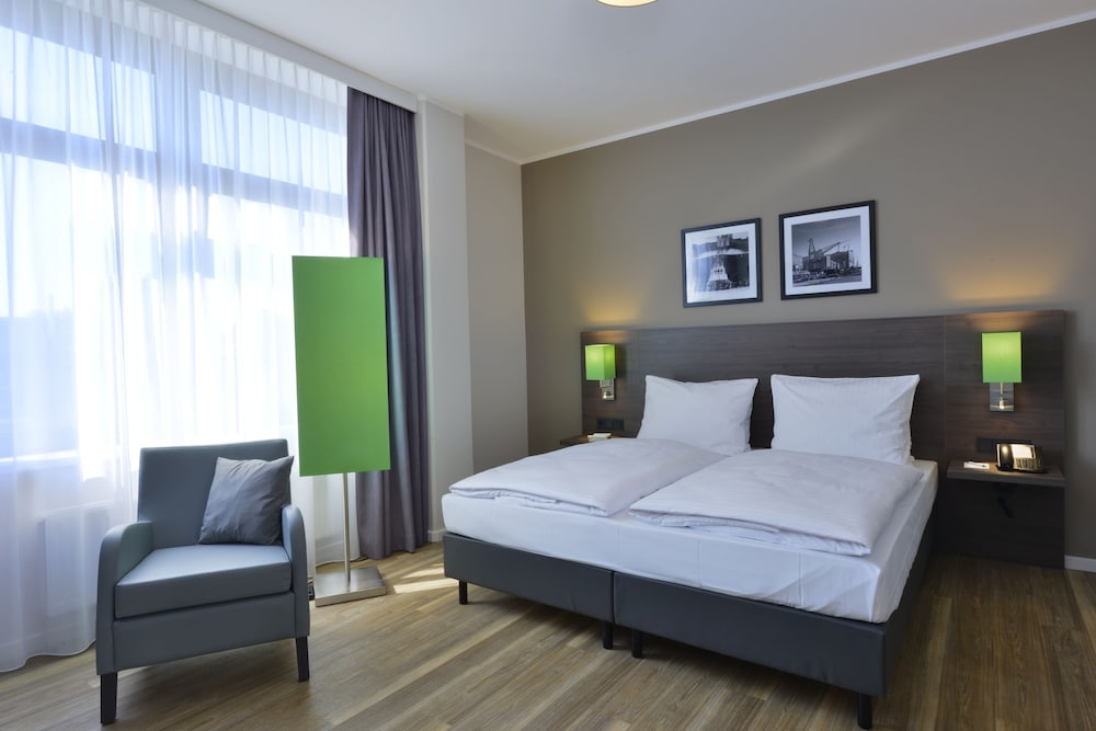 COMFORT, STUDIO, KING BED
