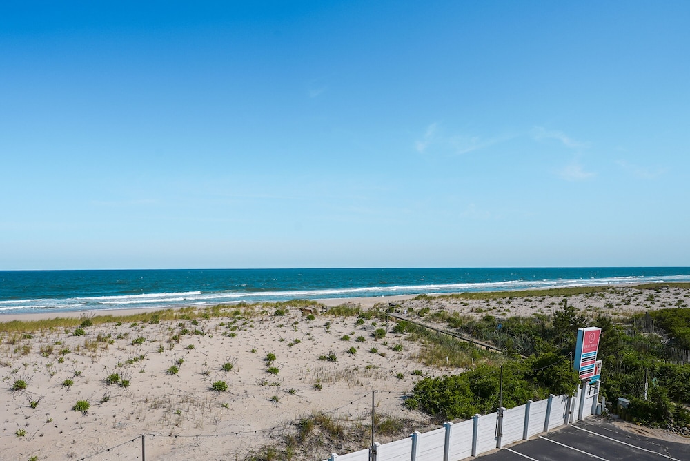 Spray Beach Oceanfront Hotel 23/27