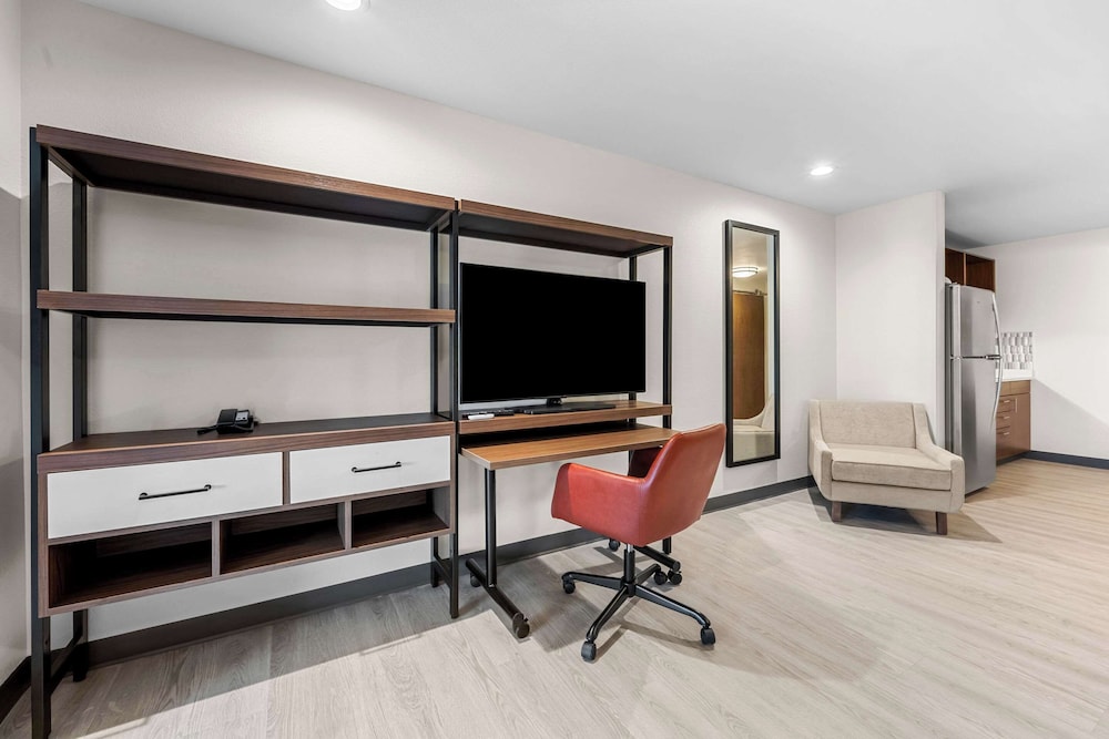Everhome Suites Fayetteville near Fort Bragg 28/34