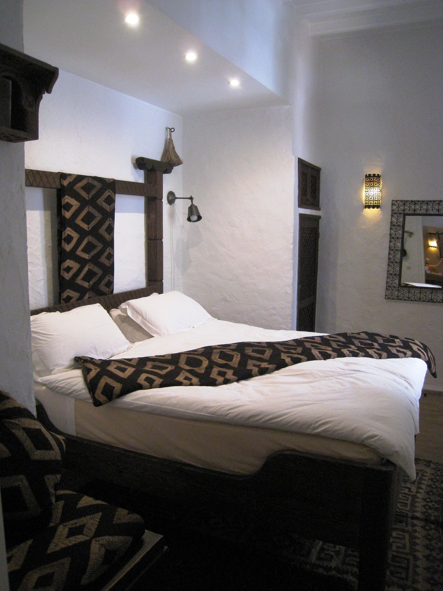 ECONOMY, QUEEN BED