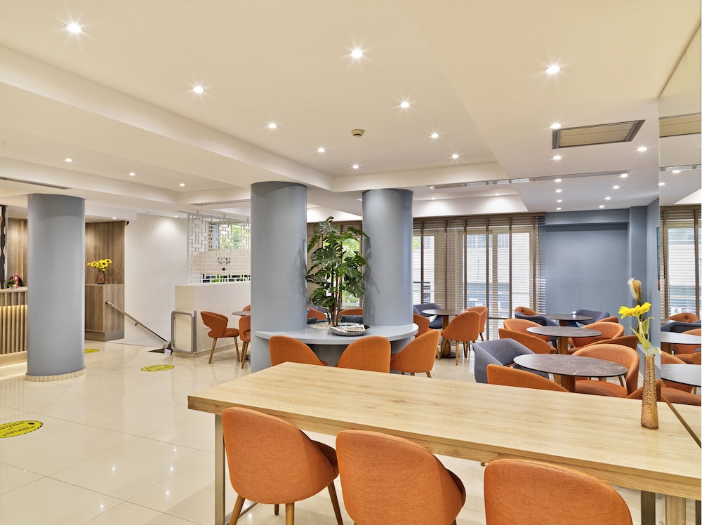 Phidias Piraeus Hotel 61/64