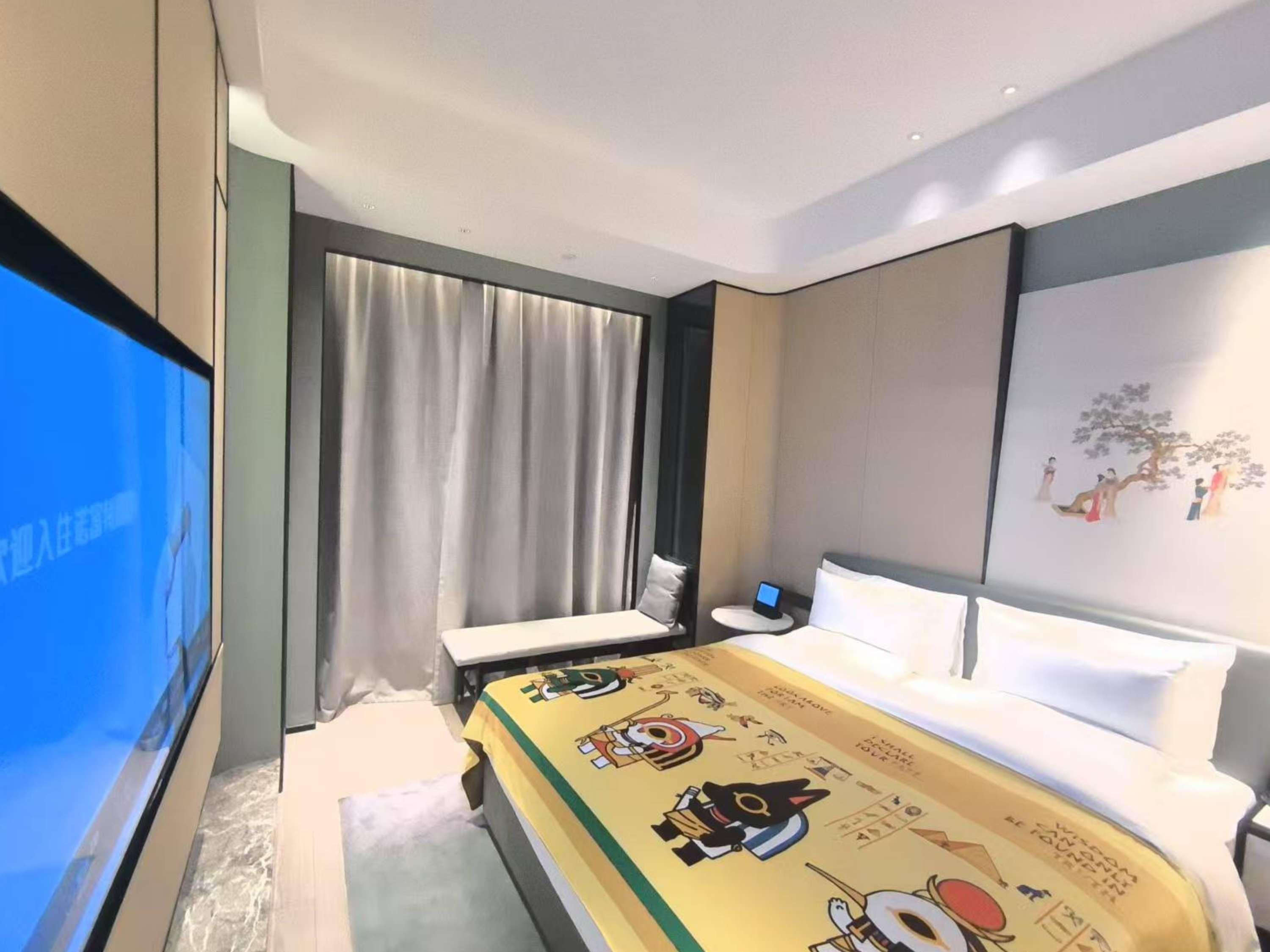 SUITE, KING BED