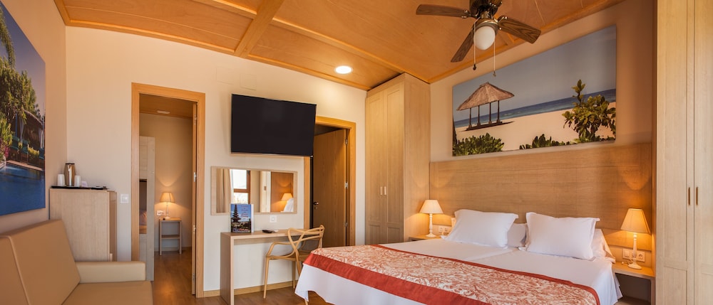 Magic Natura Animal, Water Park & Polynesian Lodge Resort 7/31