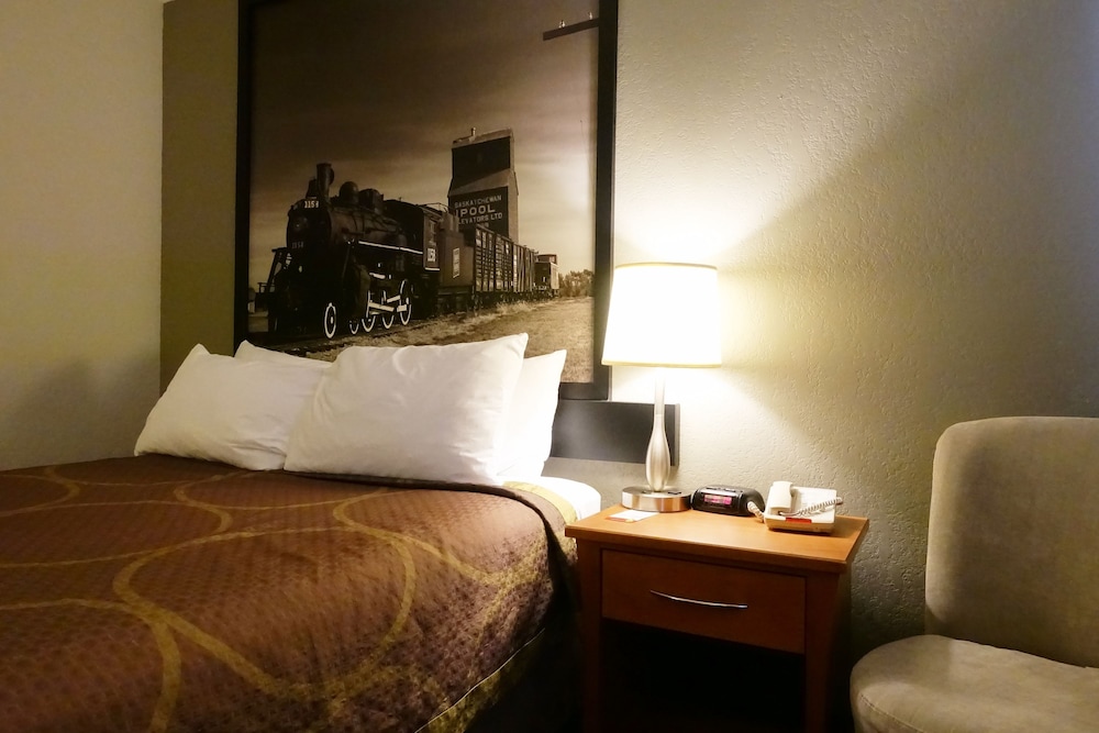 Super 8 by Wyndham Regina 10/33