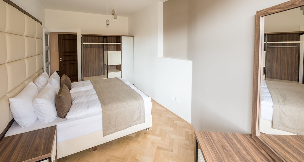 Letna Garden Suites 9/66