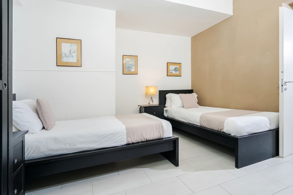 2 BEDROOMS, APARTMENT, TERRACE, GARDEN AREA
