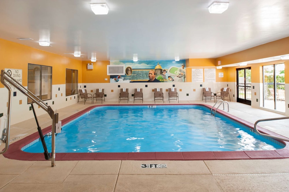 Larkspur Landing Hotel South Bend 24/50