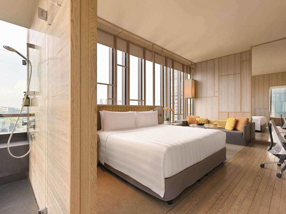 SIGNATURE, EXECUTIVE, FAMILY, KING BED, SOFA
