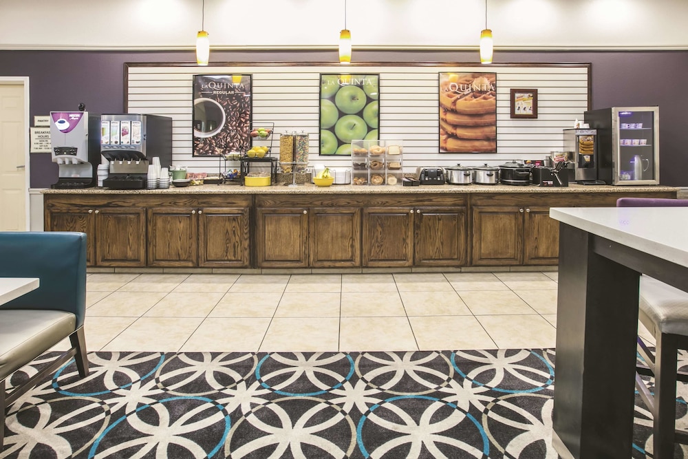 La Quinta Inn and Suites by Wyndham Brownwood 30/37