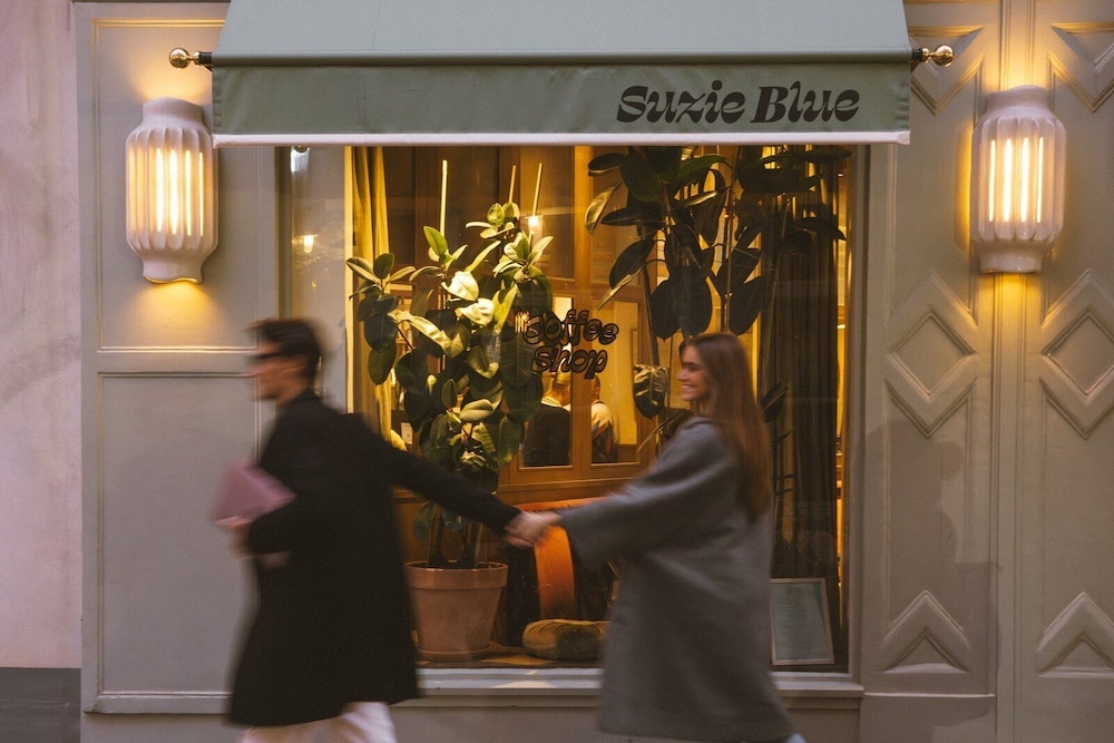 Hotel Suzie Blue 7/50
