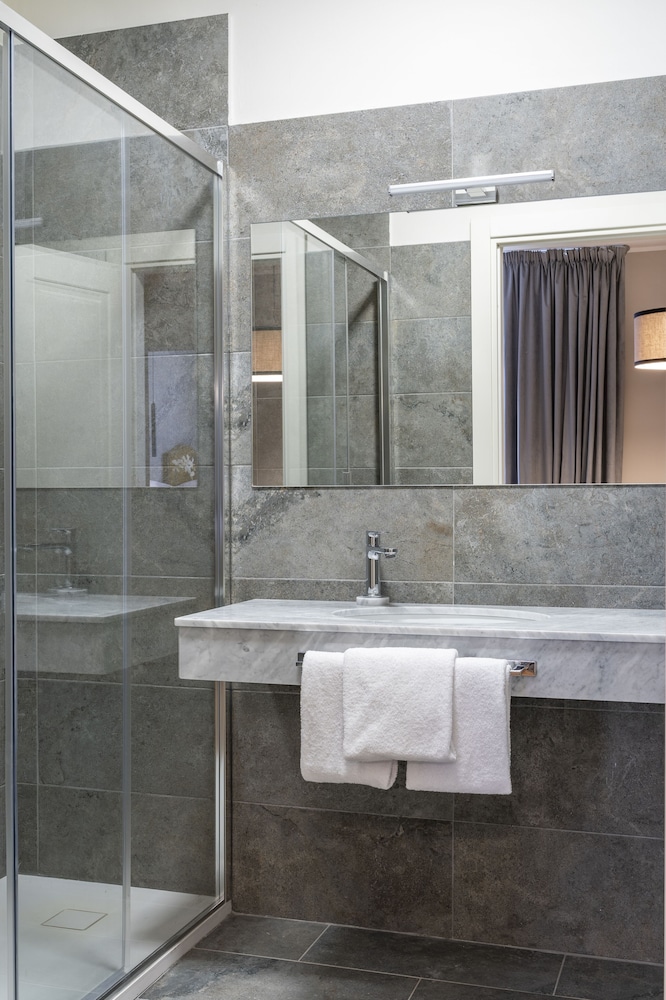 Flom Boutique Hotel 48/50