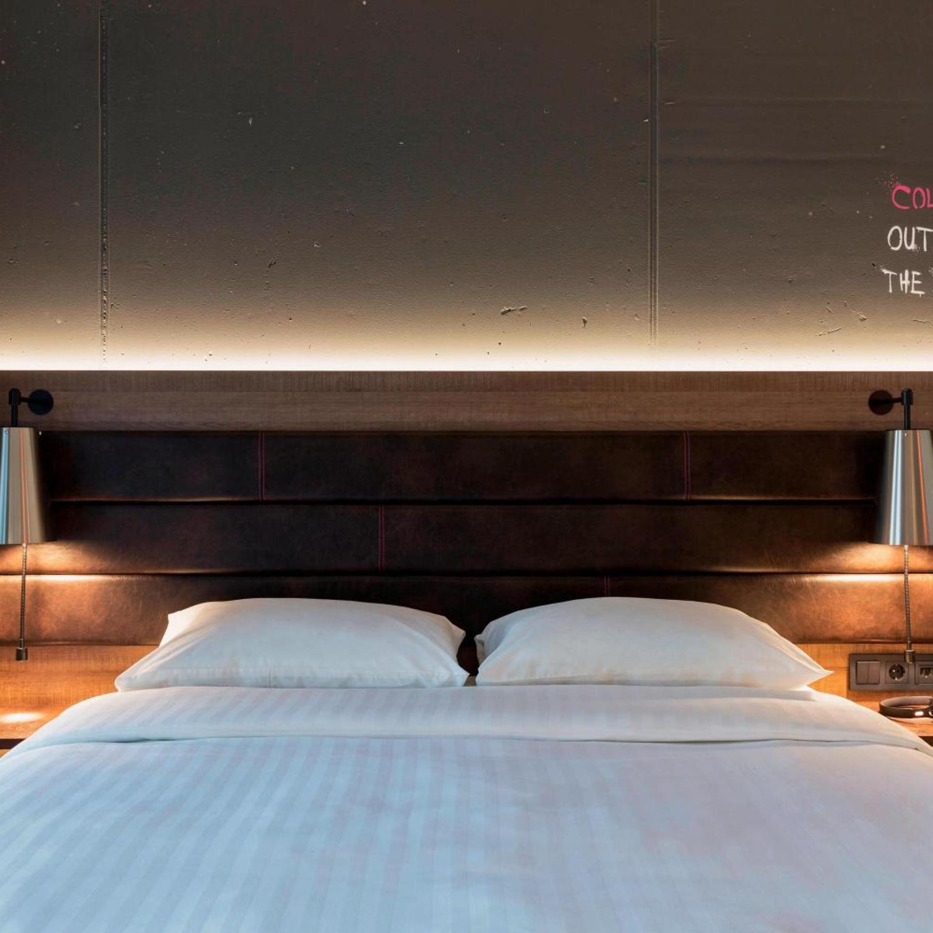 Moxy Sleeper, King Bed, Queen Bed