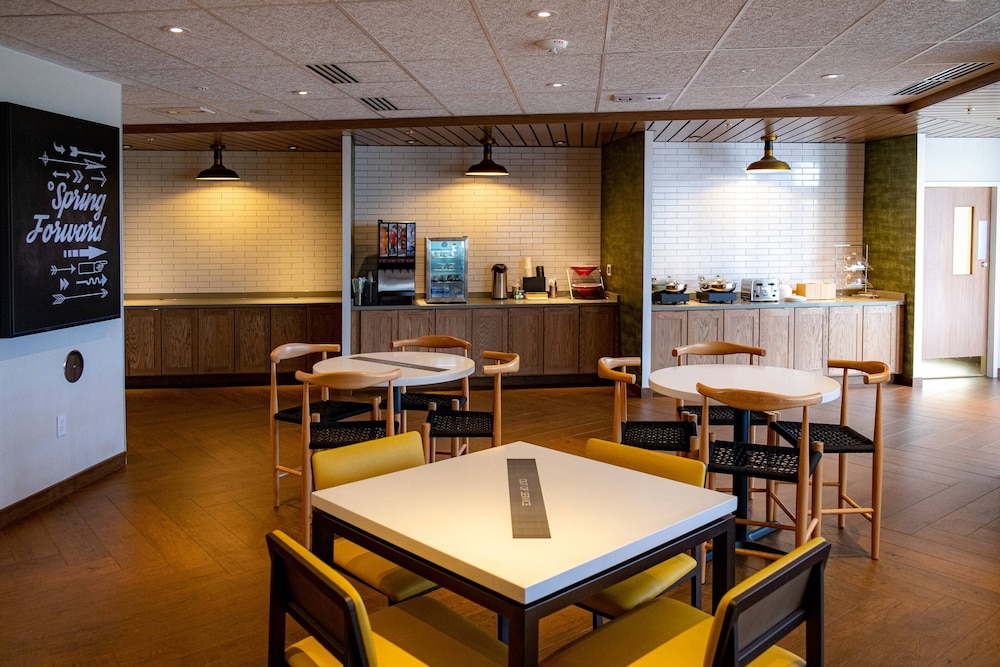 Fairfield Inn & Suites by Marriott Fond du Lac 23/26