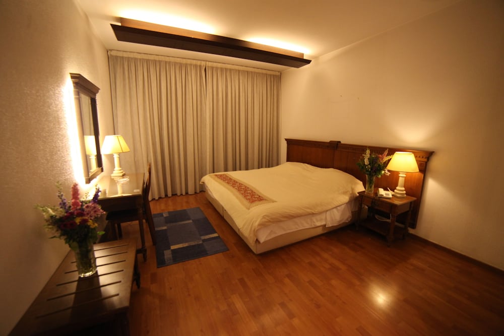 Holiday Home Suites 23/48