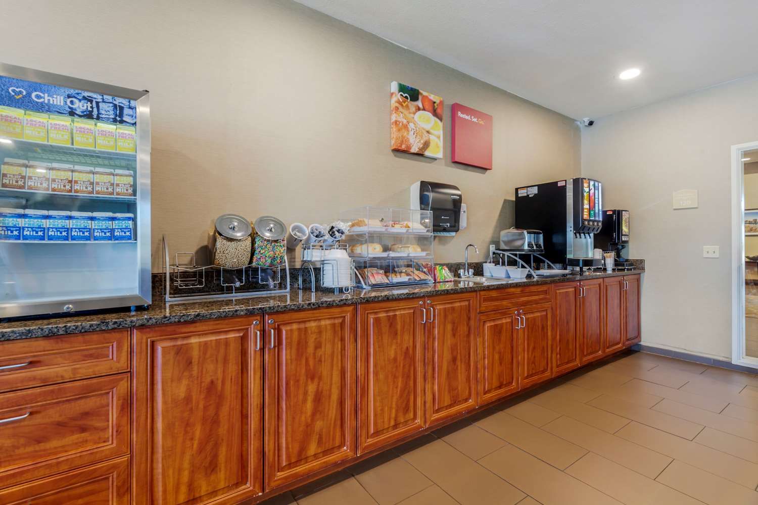 Comfort Suites Johnson Creek Conference Center 8/23