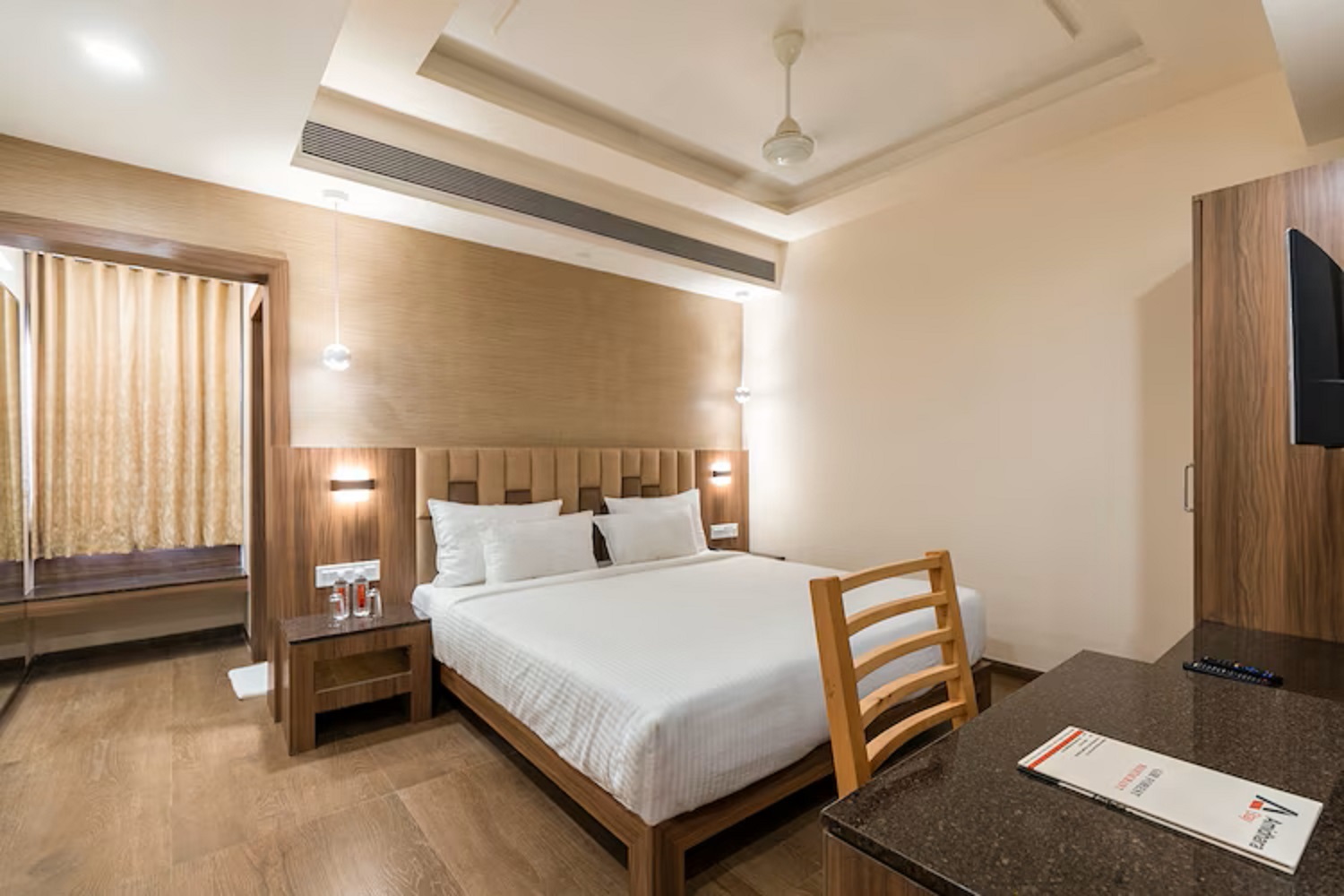 Pride Biznotel, Sasan Gir 5/10