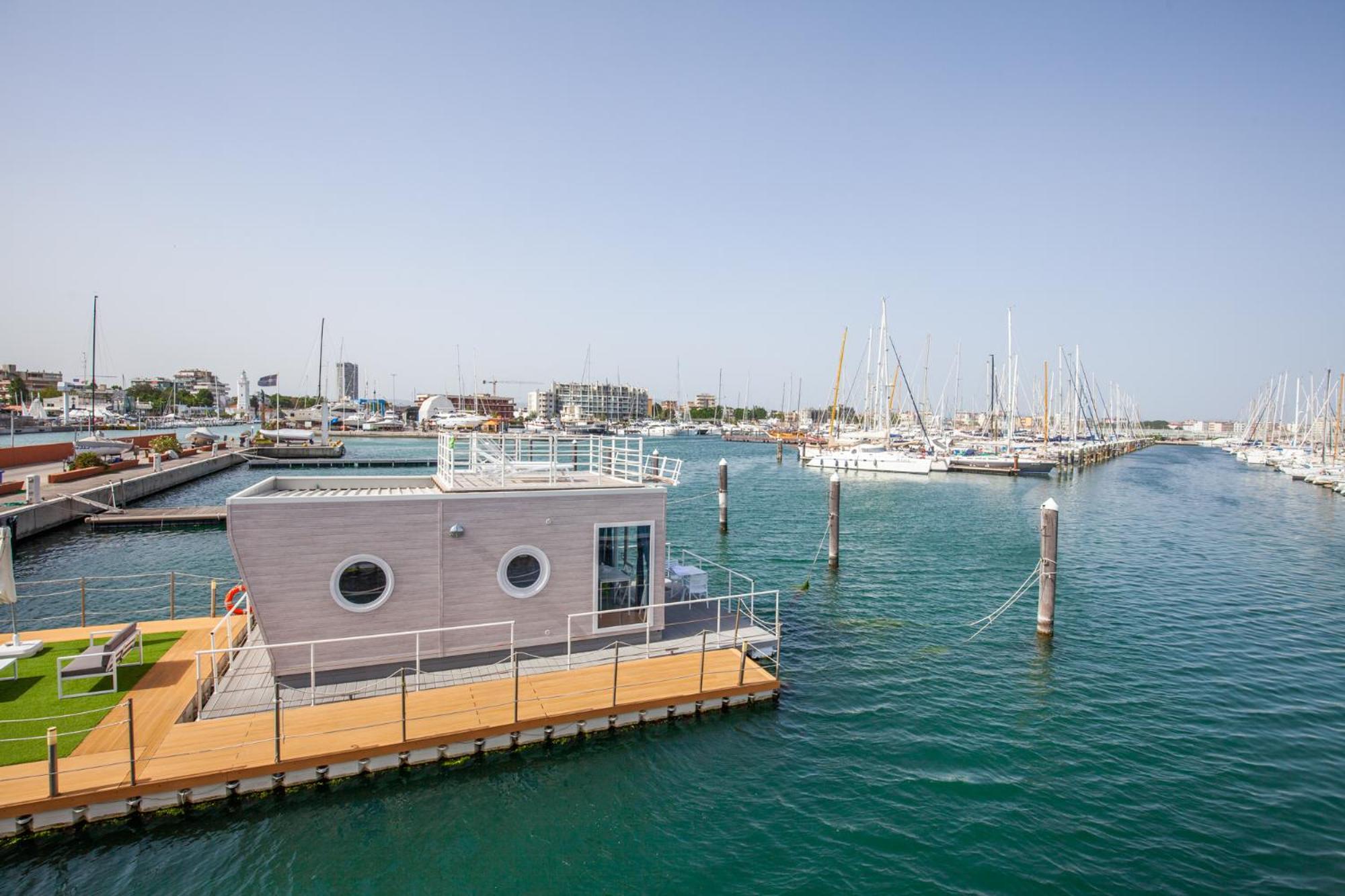 Marina Blu Floating Resort Rimini 19/27
