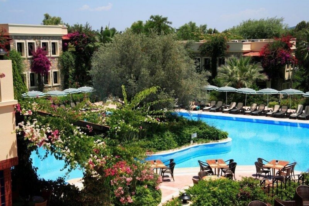 ZEYTINADA HOTEL 24/45