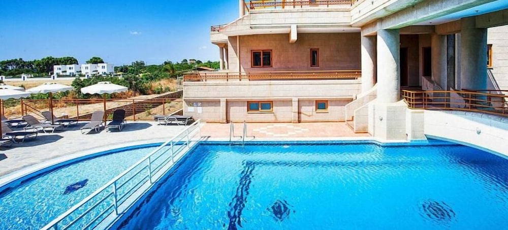 Costa Konte Beach Resort 33/41
