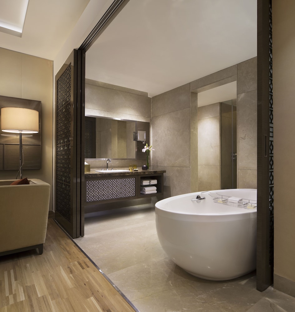 غرفة تنفيذية بسرير كينج بشرفة للمدخنين، Jw Marriott Hotel Mumbai Sahar 9/9