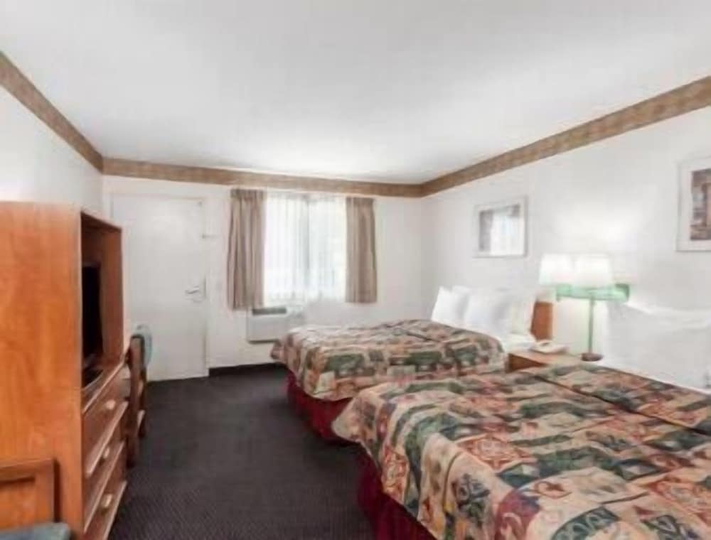 Days Inn by Wyndham San Marcos 5/17