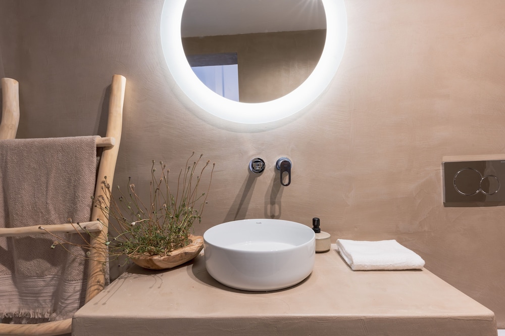 ANEMELA MYKONOS VILLAS & SUITES 46/50