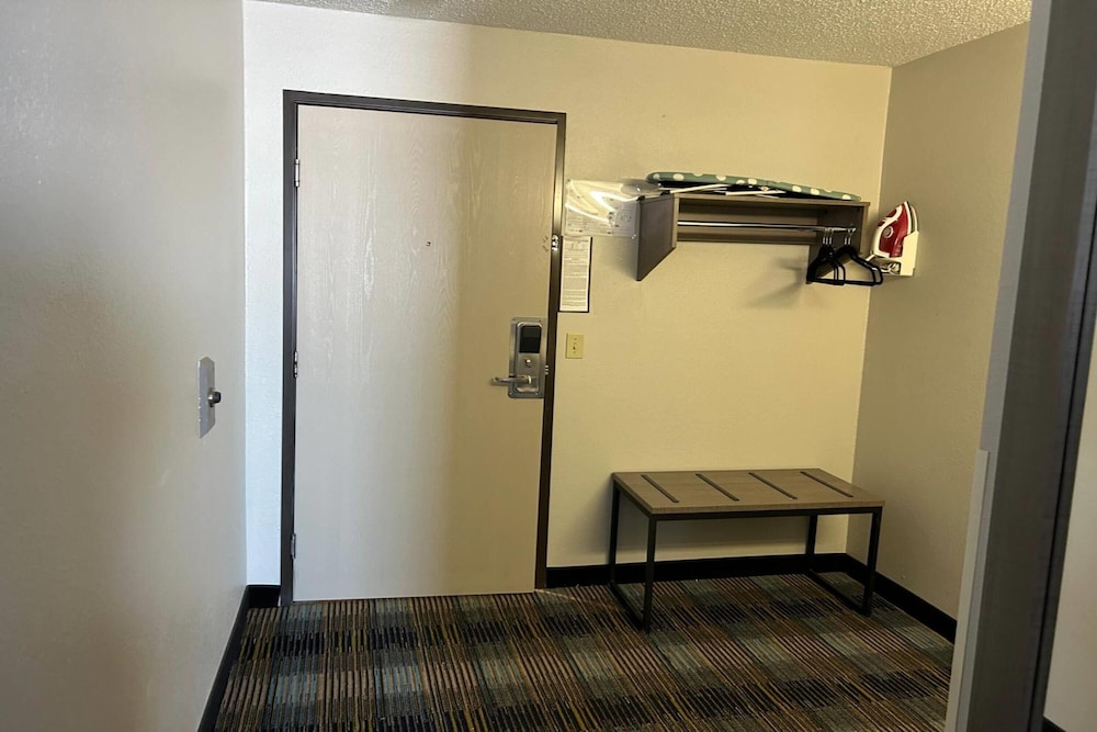 AmericInn by Wyndham Saint Ignace 25/56