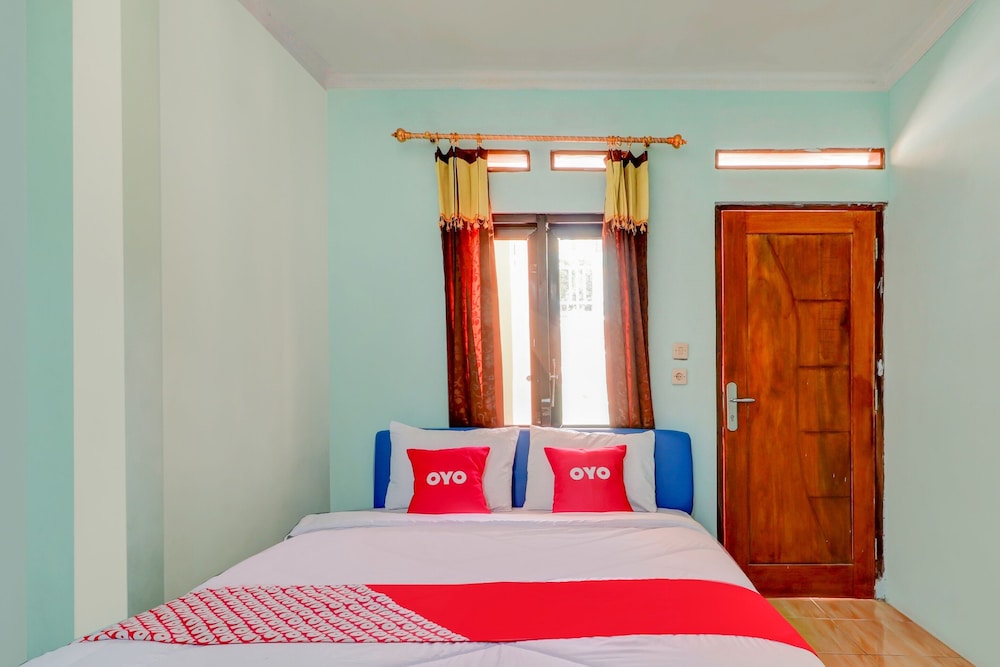 OYO 3879 Villa Sari Intan 8/25