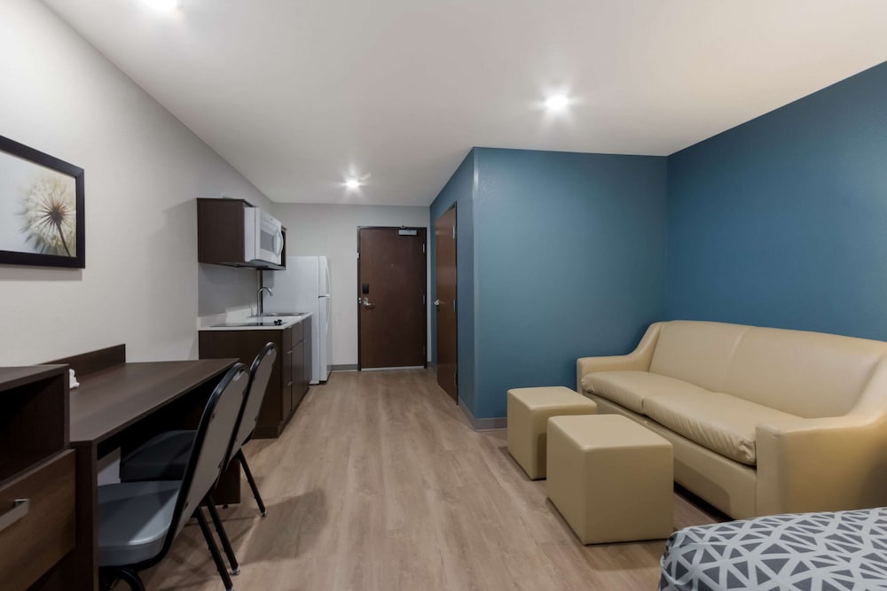 WoodSpring Suites Chandler Airport 8/17