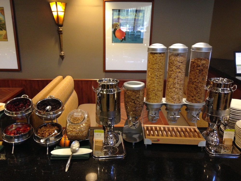 Doubletree Hotel Bakersfield 45/58