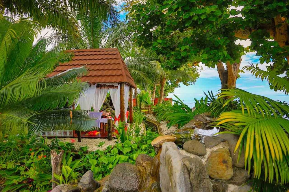 Garden Island Resort 17/23